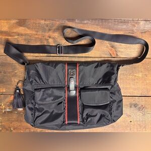 Hedgren Shoulder Sling Crossbody Black Soft Shell Bag w Dual Front Pockets